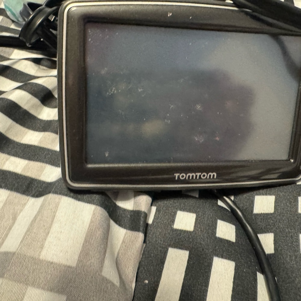 TomTom GPS Navigation Device - Picture 3 of 7